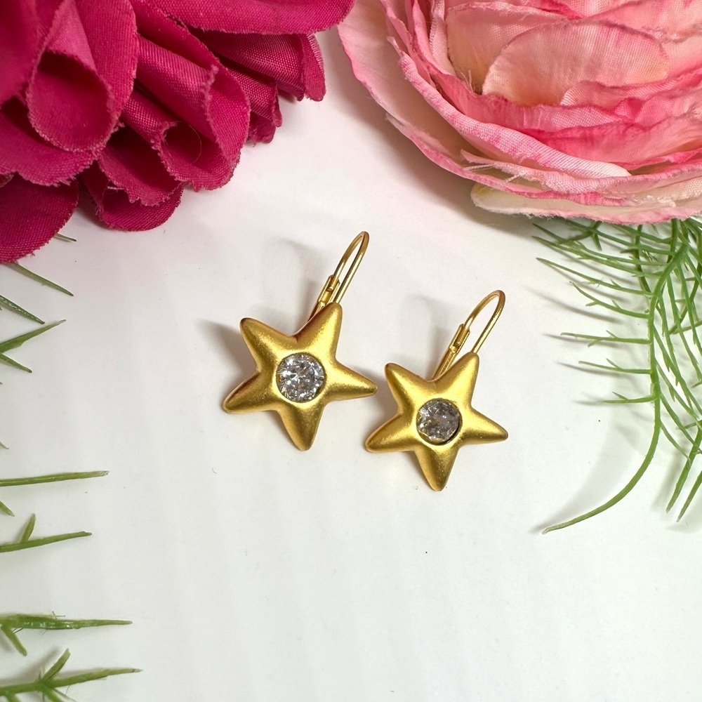 Last Pair! ⚜️CUTE Star Cubic Zirconia Brushed Golden Hoop Earrings - Picture 4 of 6